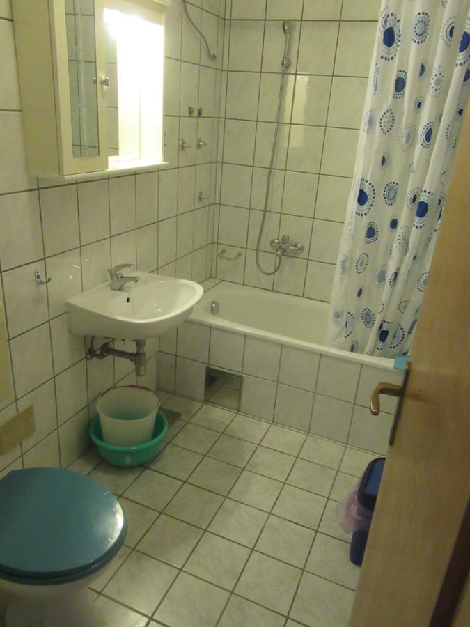 Elizabeth Apartman *